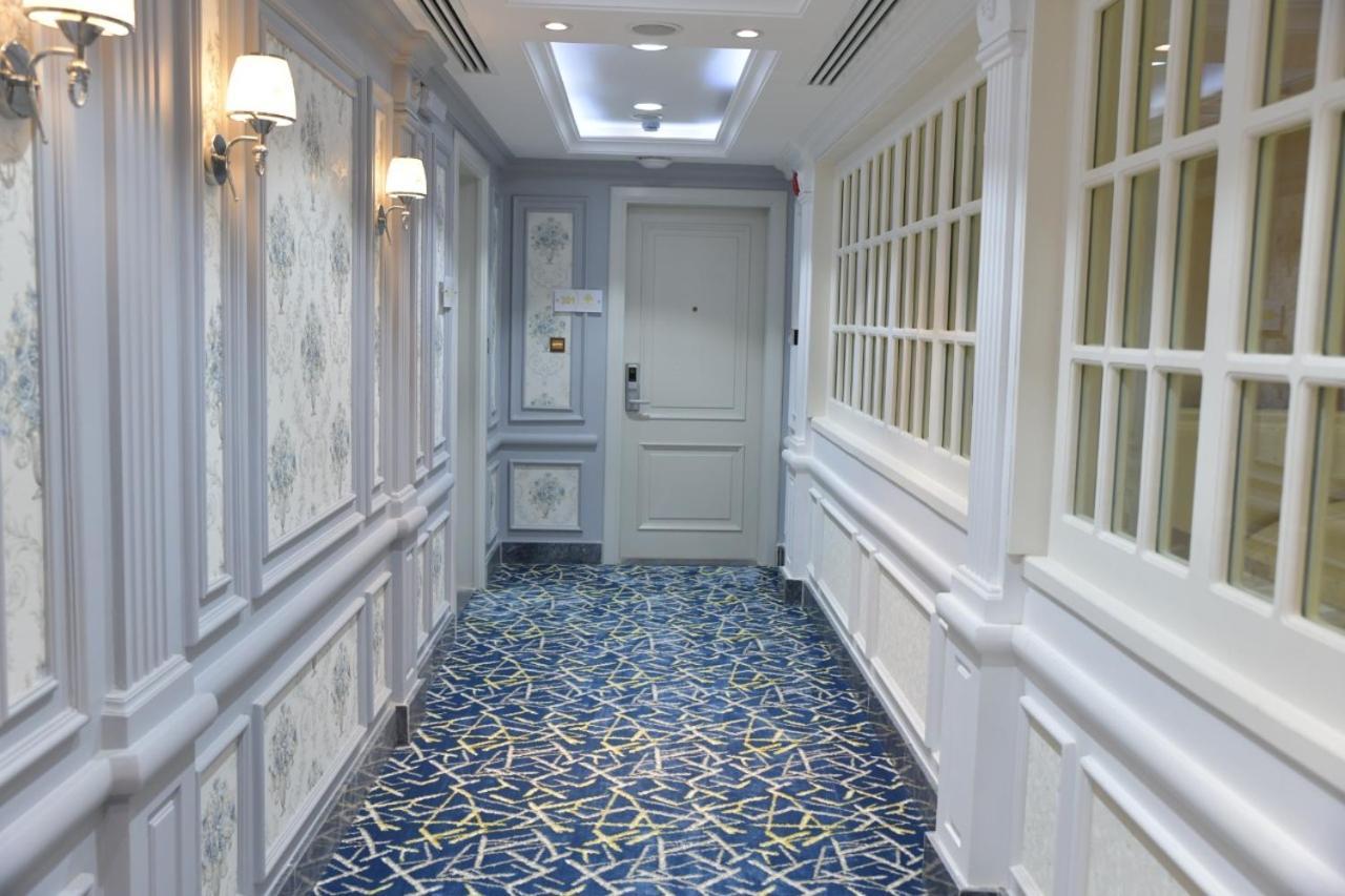 Crown Apartment *