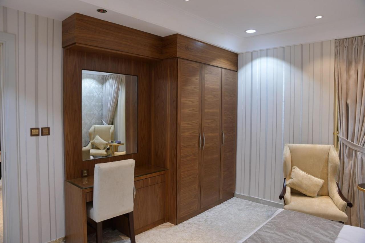 Crown Apartment