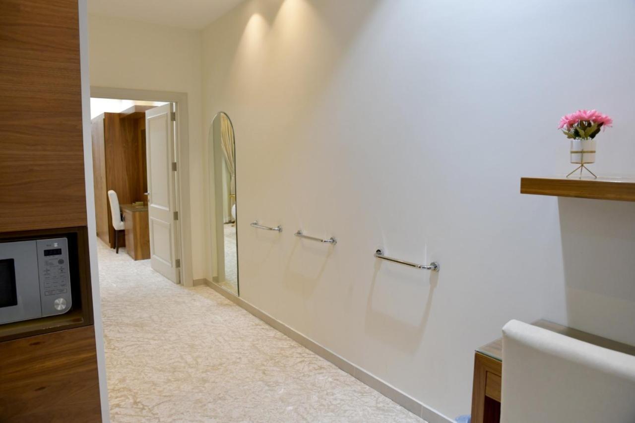 Crown Apartment