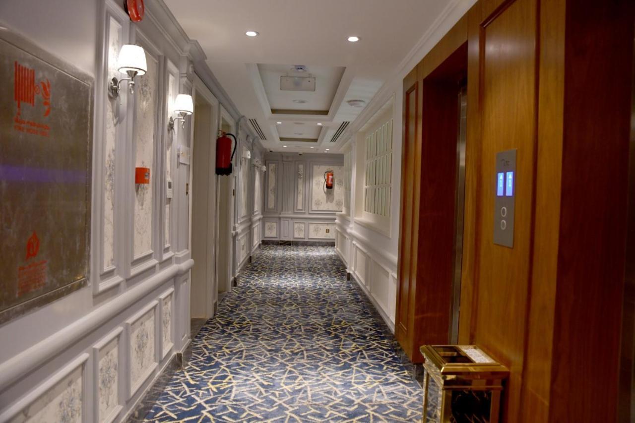 Crown Apartment