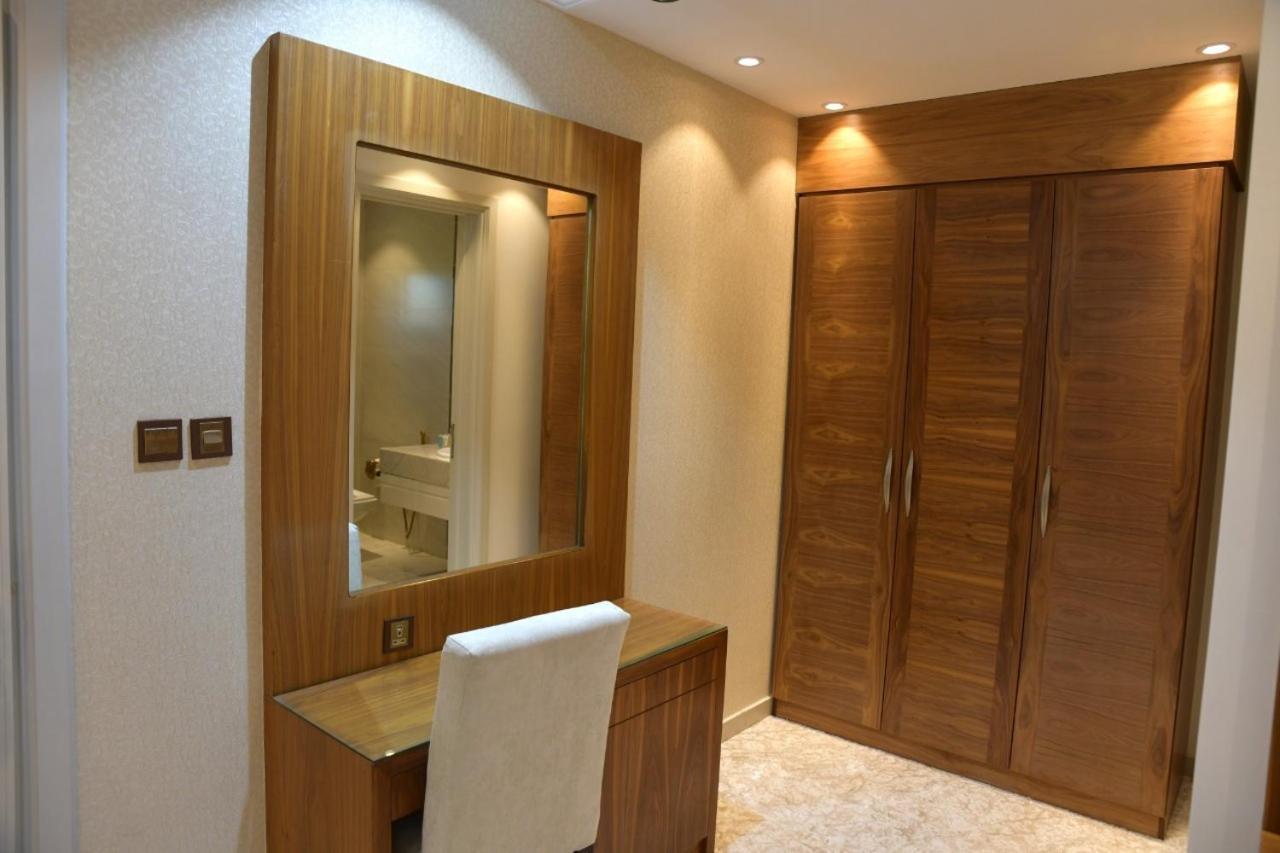 Crown Apartment