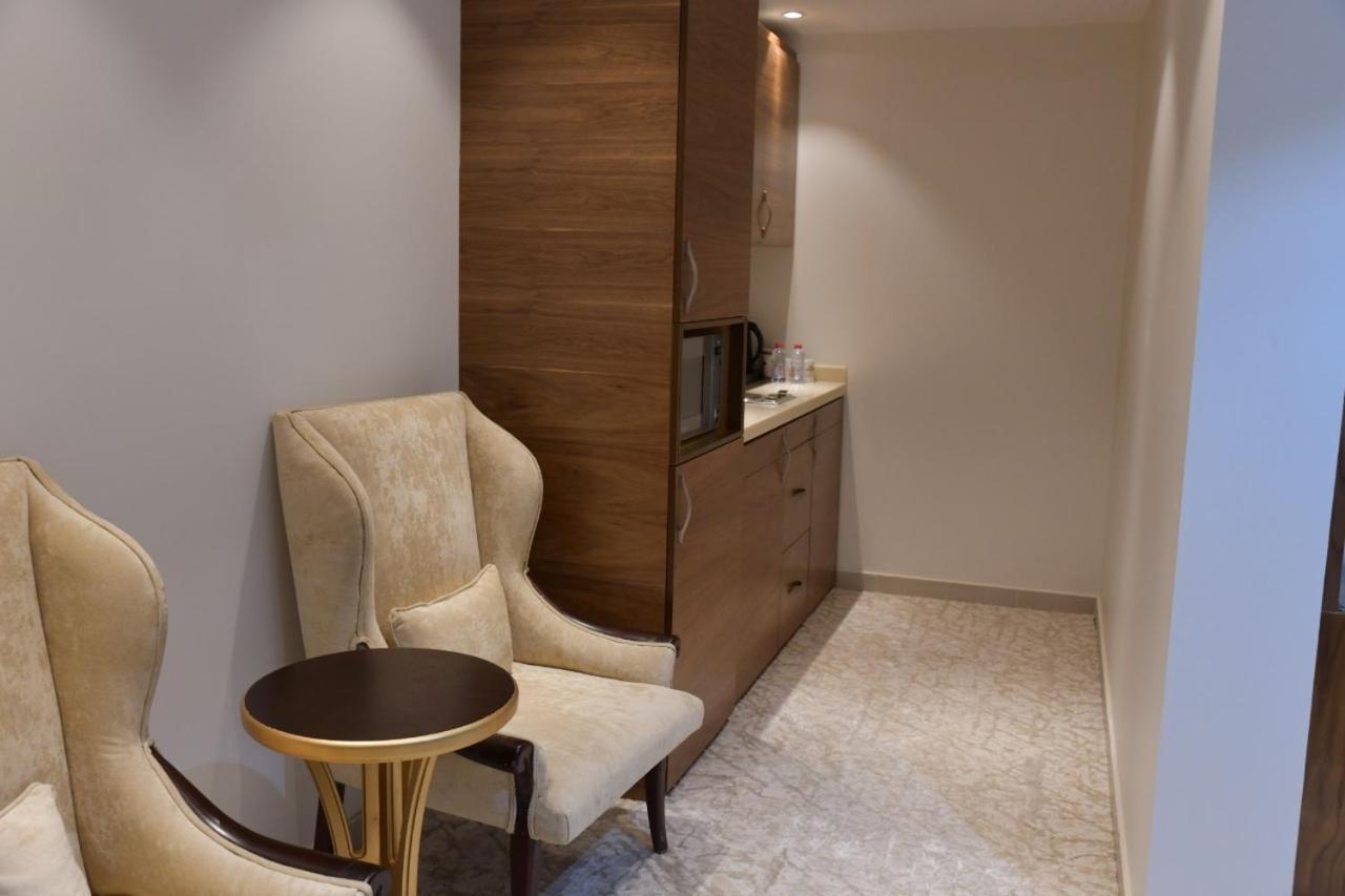 Crown Apartment *